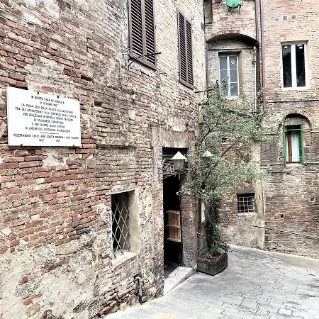Castelvecchio: On Top Of The Oldest Roofs Apartment Siena